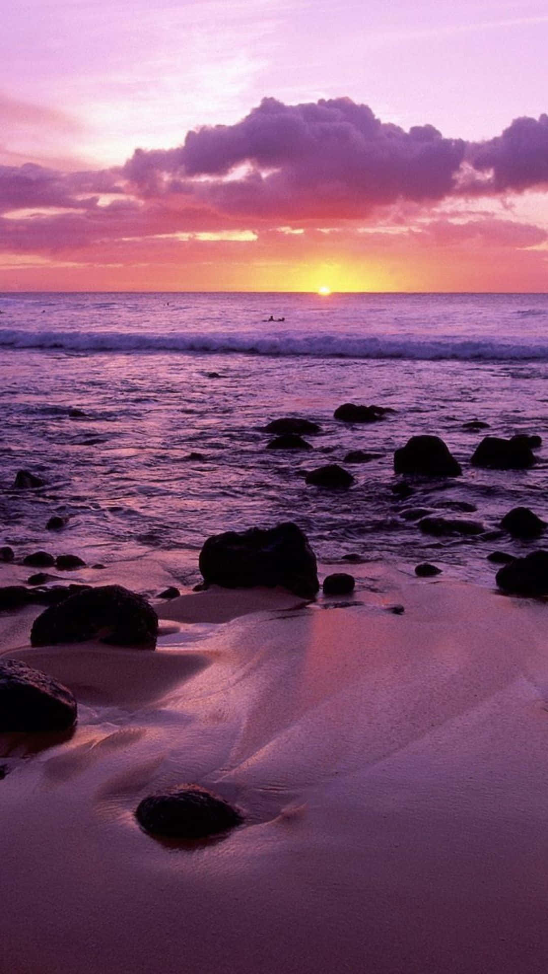 Enjoying A Relaxing Evening In Hawaii With Your Iphone Background