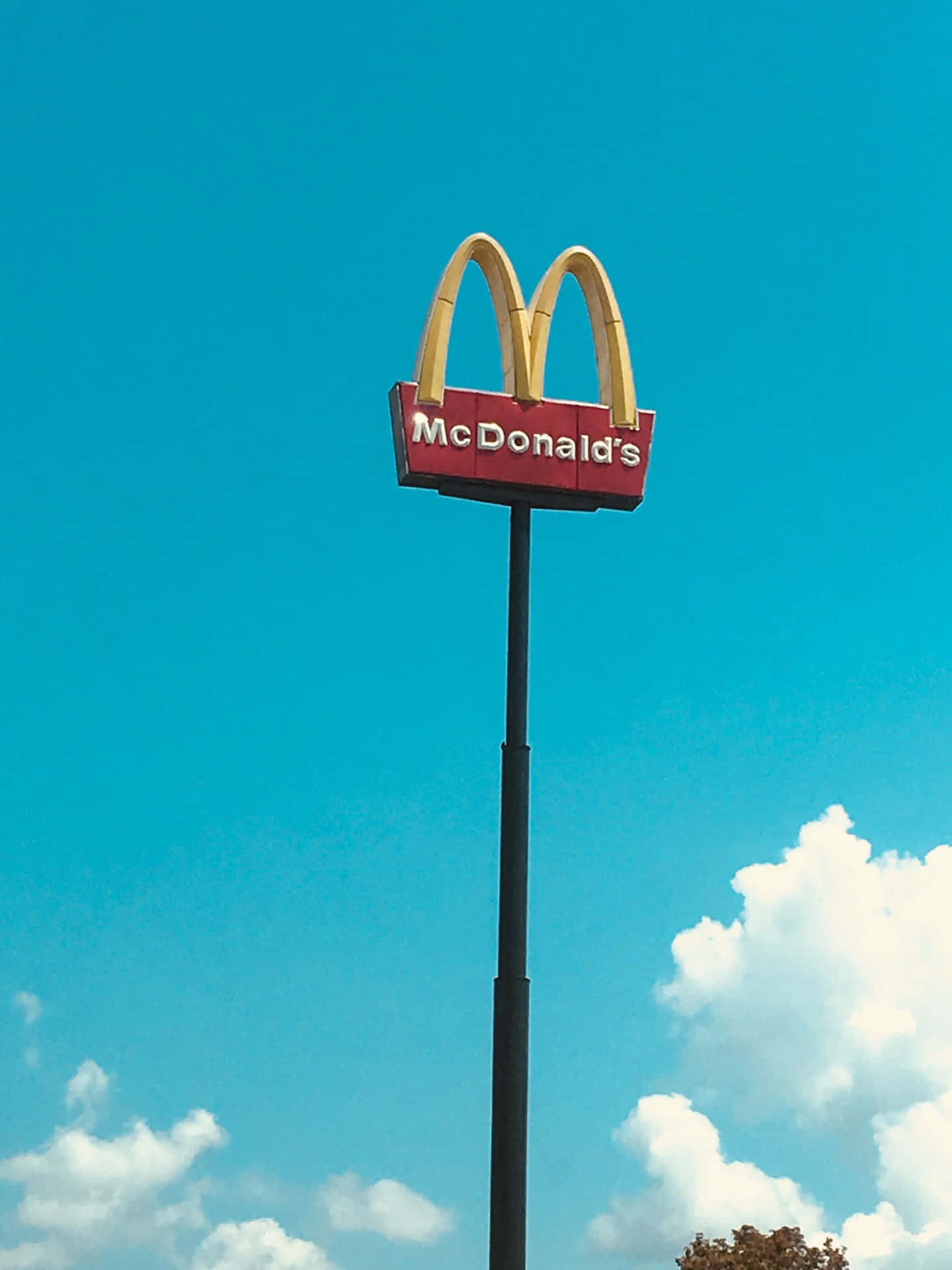 Enjoying Delicious Treats At Aesthetic Mcdonalds! Background
