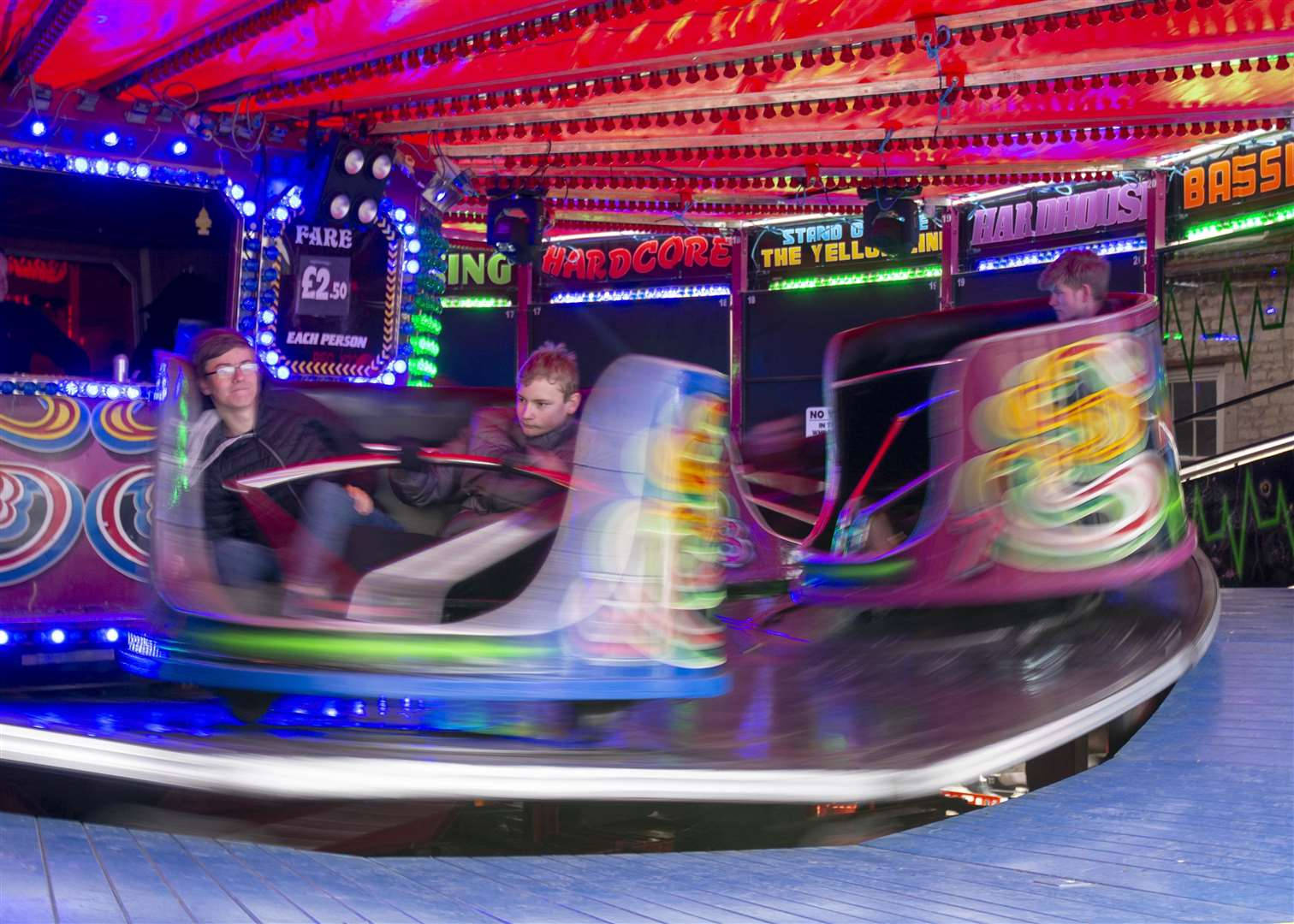 Enjoying The Fair Ride Background