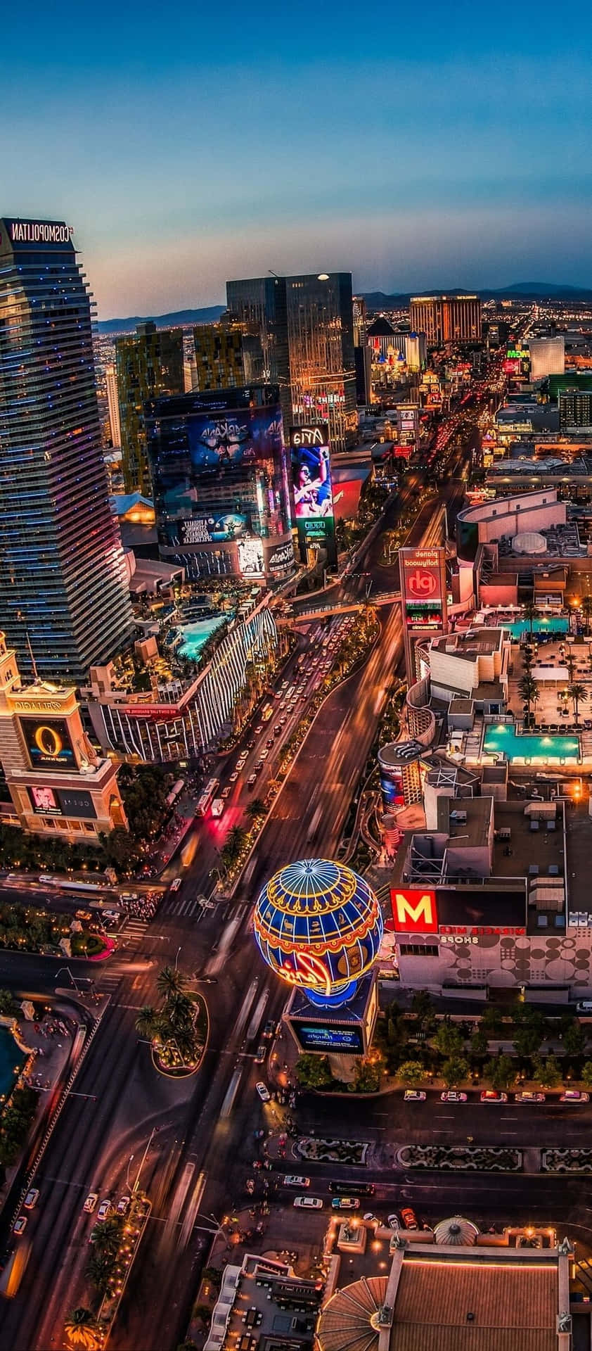 Enjoying The Glitz And Glamour Of A Las Vegas Staycation Background