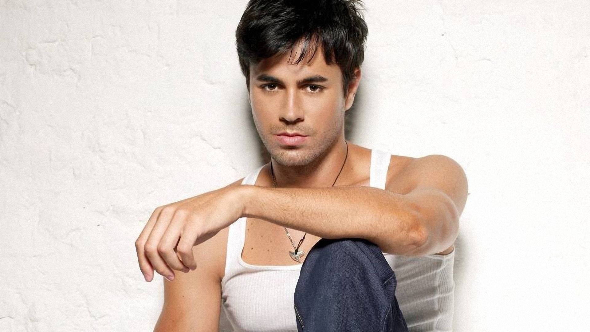 Enrique Iglesias Handsome Man Background