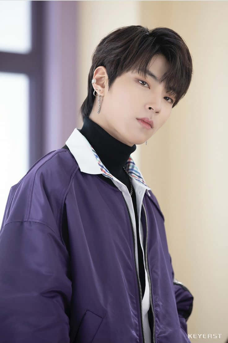 Entertainer Han Seojun Looking Stylish For The Camera Background