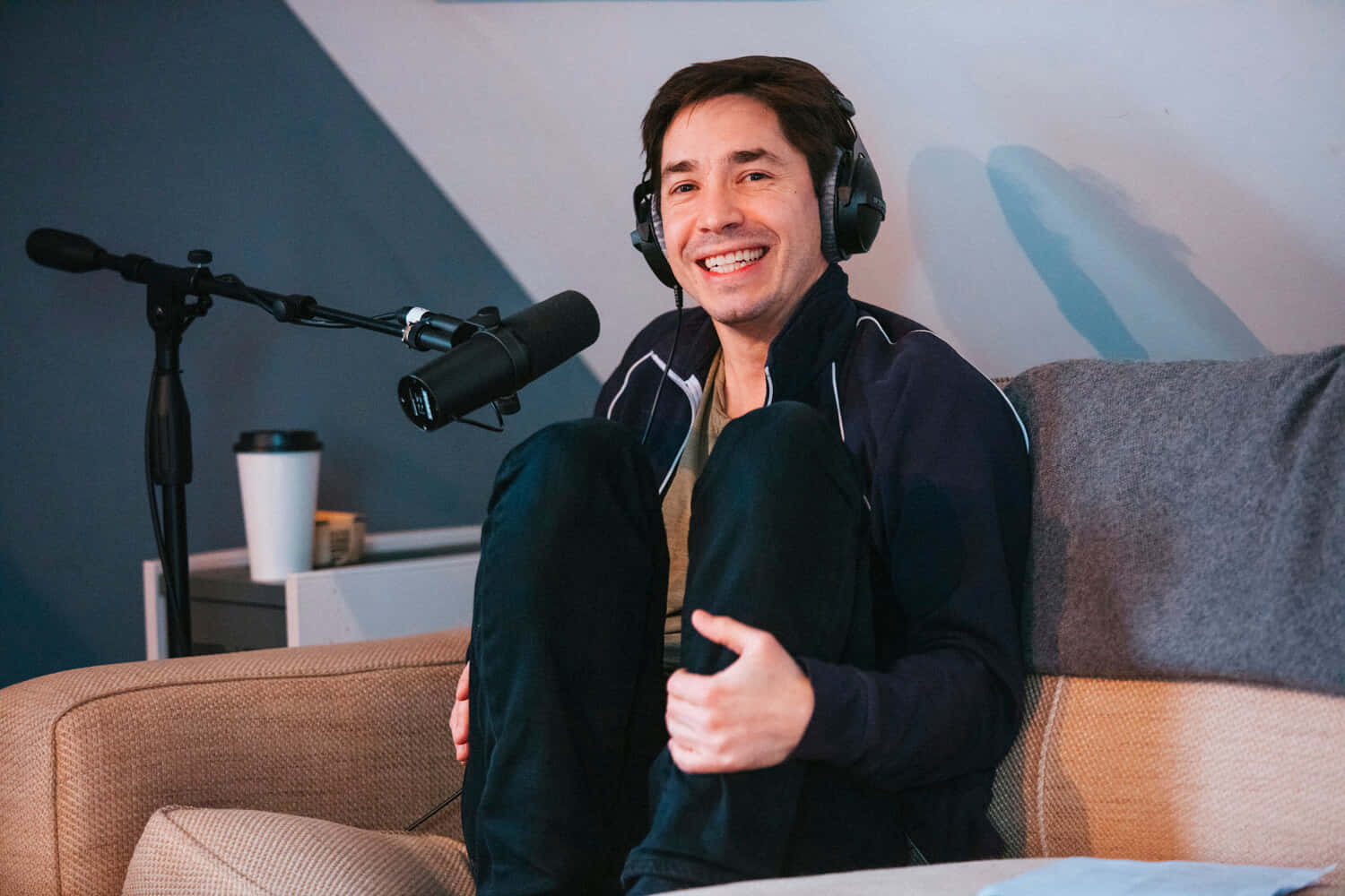 Entertainer Justin Long Smiling During A Photoshoot