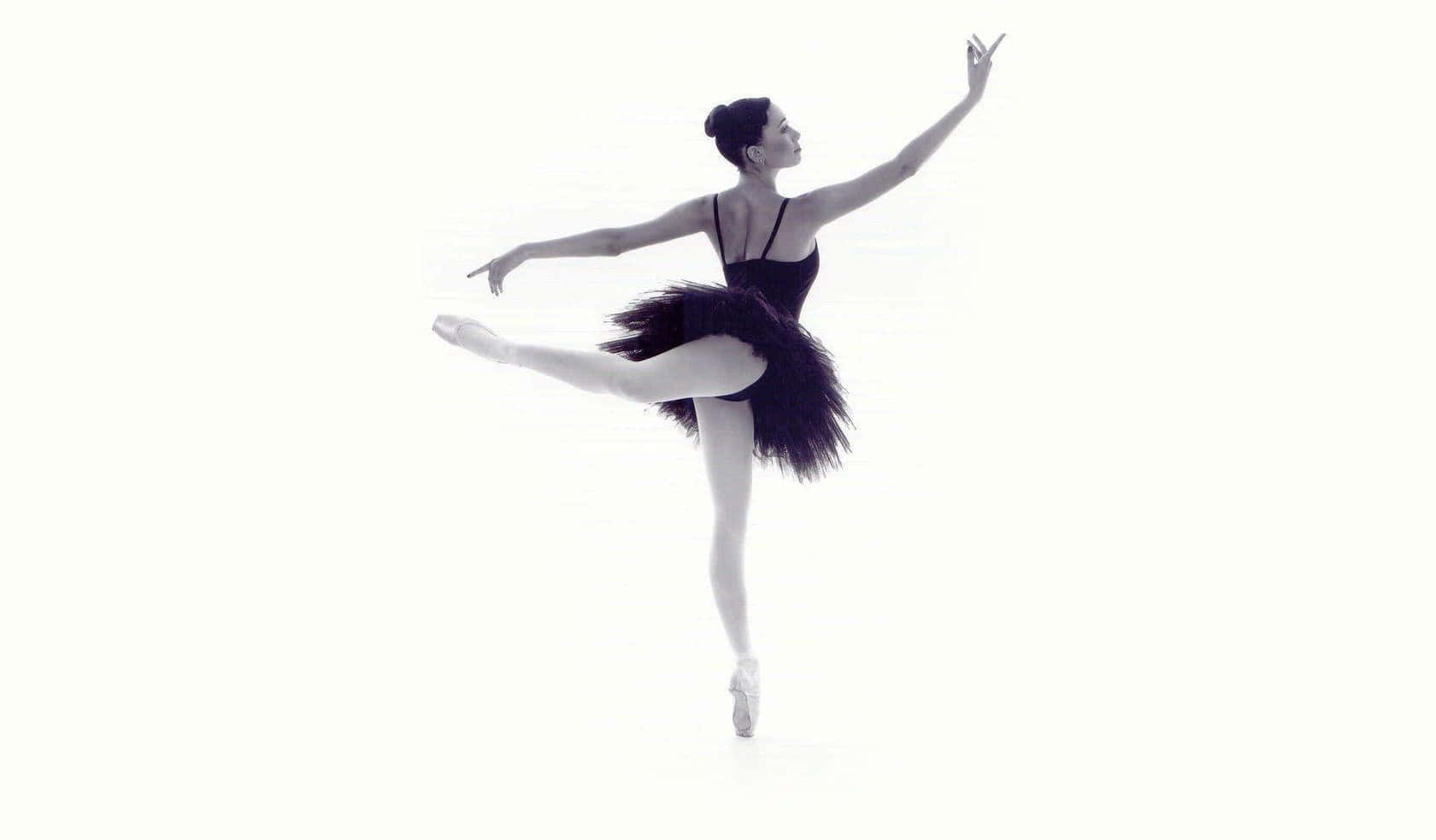 Enthralling Black And White Image Of Ballerina In Arabesque Pose Background