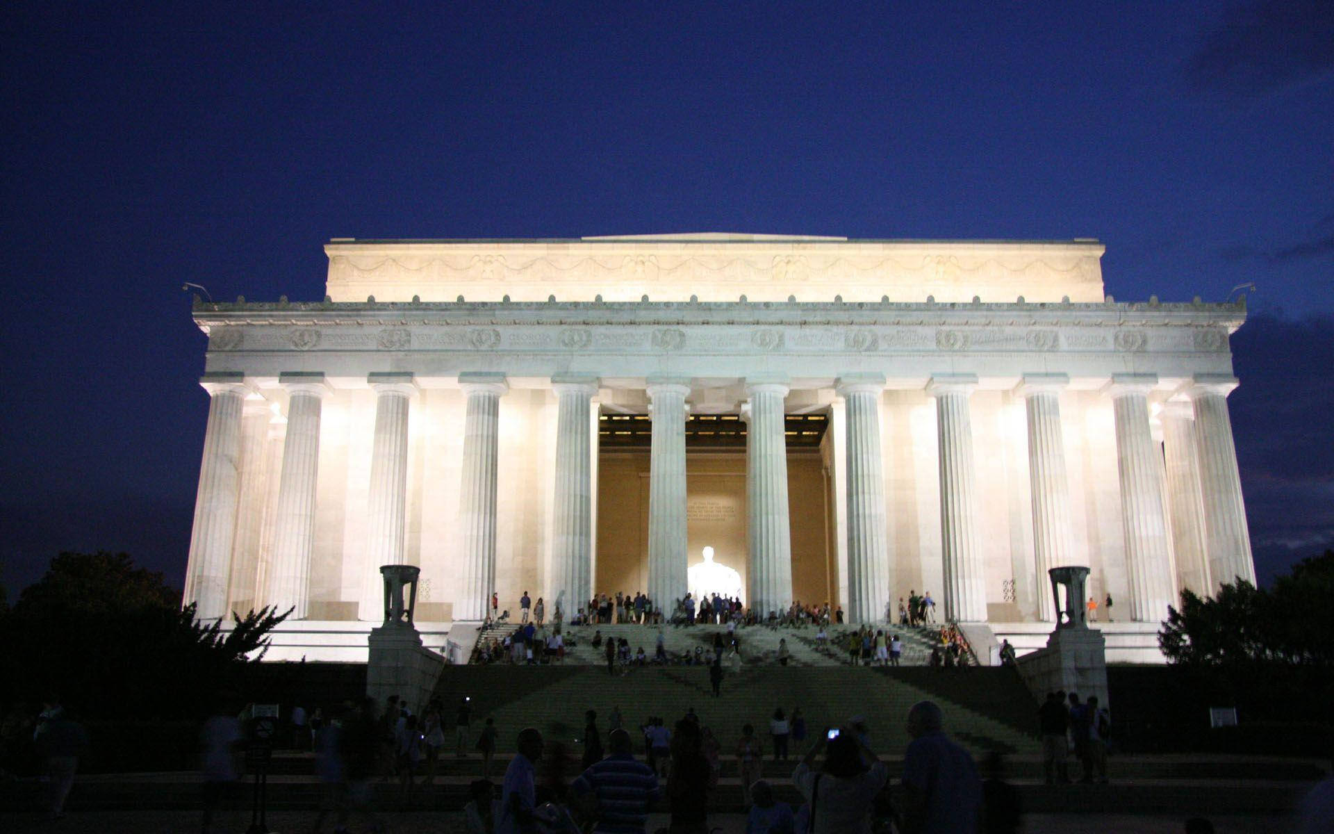 Enthralling Night View Of Lincoln Monument With Crowd Background