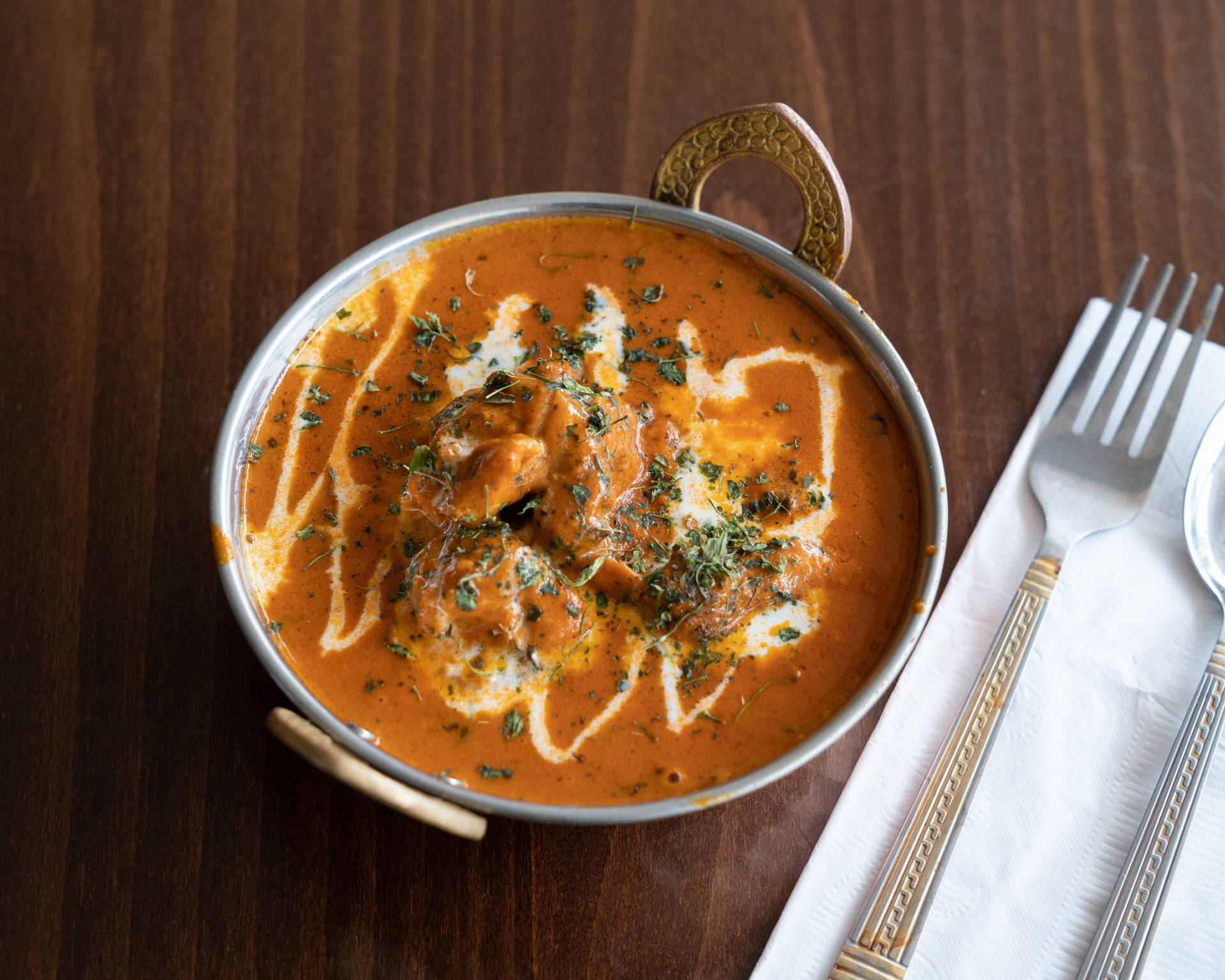 Enticing Butter Chicken With Cream Topping Background