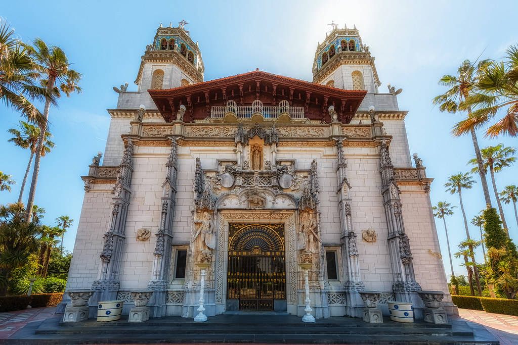 Entrance To The Hearst Castle On A Sunny Day Background