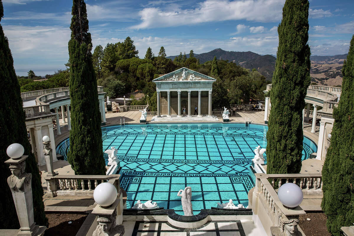 Entrance To The Neptune Pool Of The Hearst Castle Background