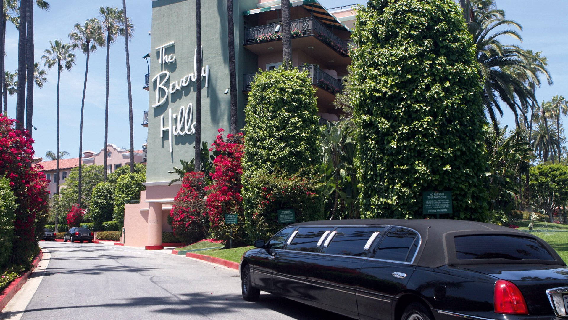 Entry To Beverly Hills Hotel Background