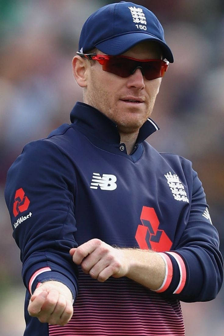 Eoin Morgan Rolling Sleeves Background