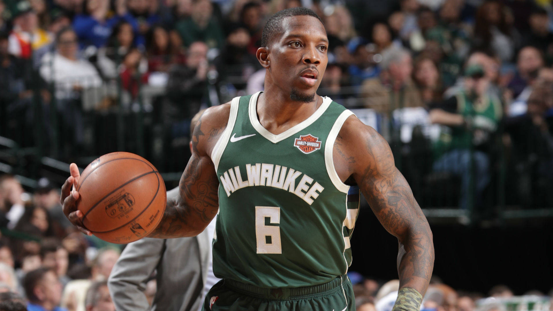 Eric Bledsoe Wears All-green Attire Background