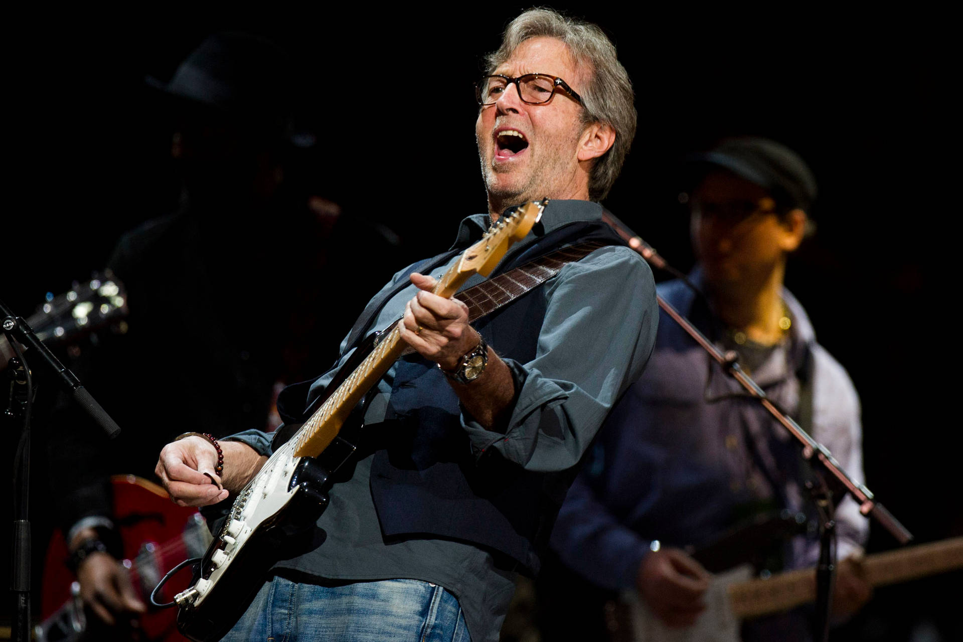 Eric Clapton Happily Playing Guitar Background