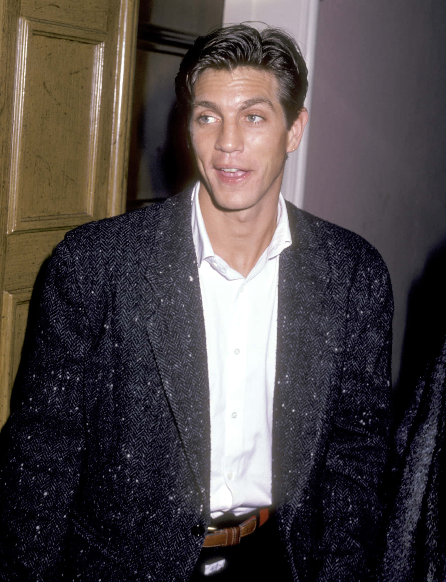 Eric Roberts 2298 X 3000 Background