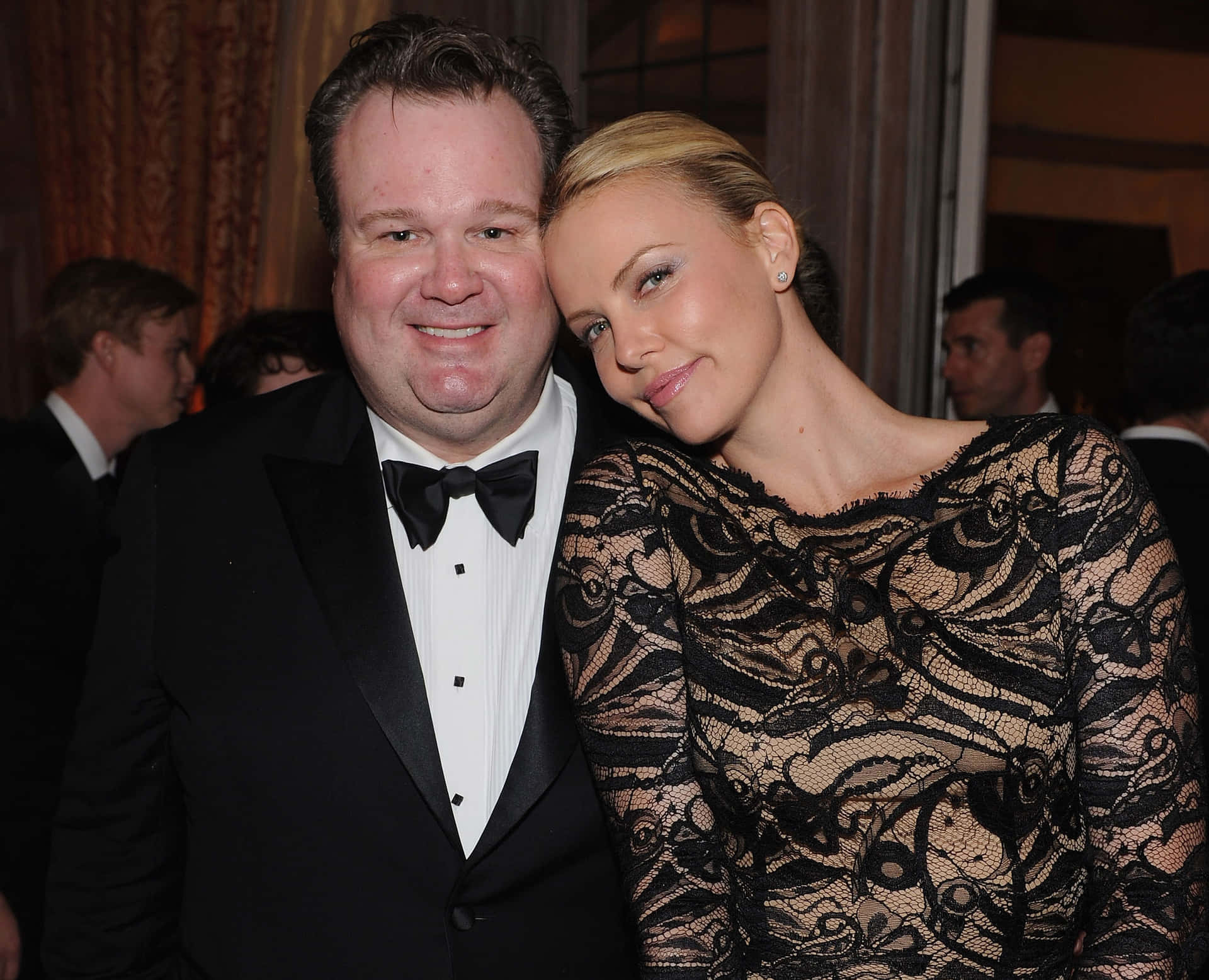 Eric Stonestreet 2196 X 1780 Background