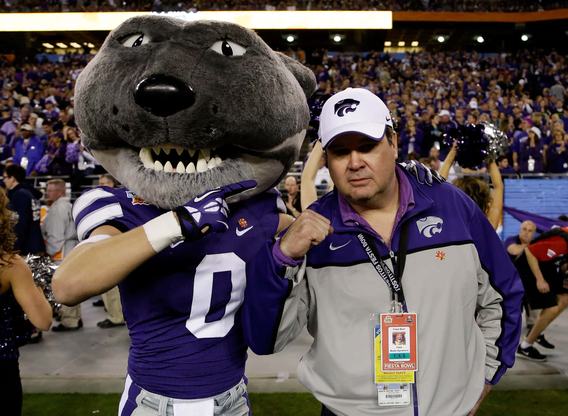 Eric Stonestreet 3476 X 2544 Background