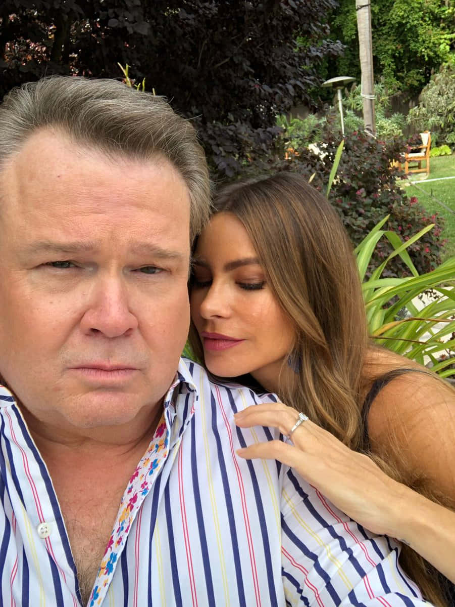 Eric Stonestreet 901 X 1200 Background