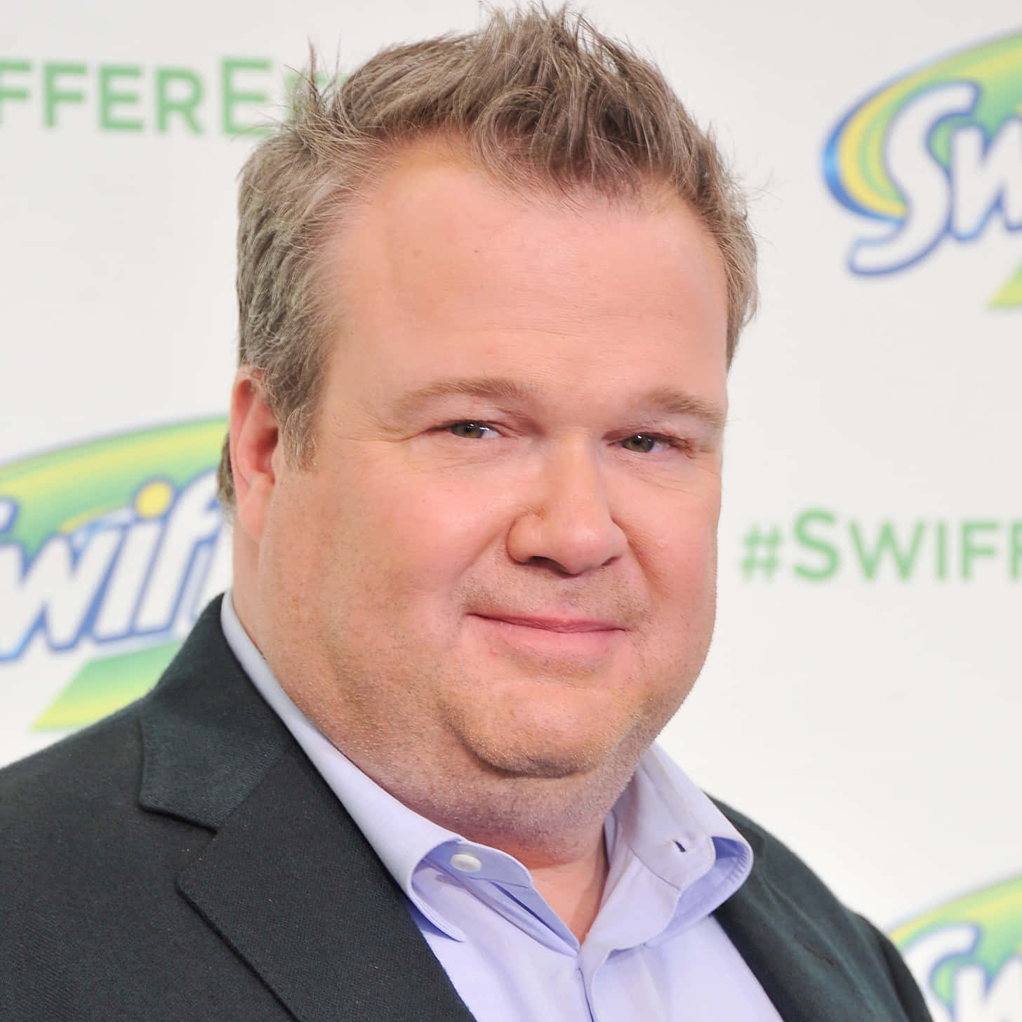 Eric Stonestreet Posing In A Sharp Suit Background