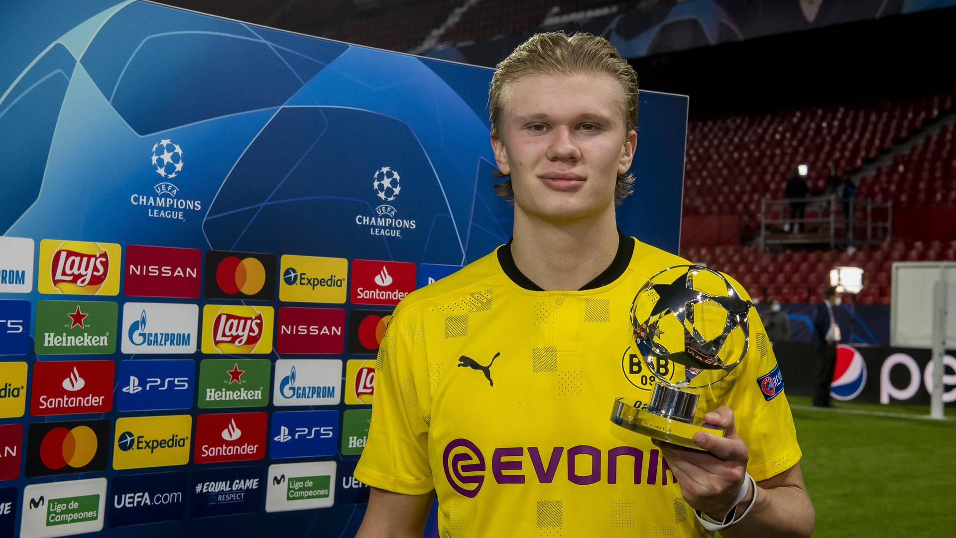 Erling Haaland With Trophy Background