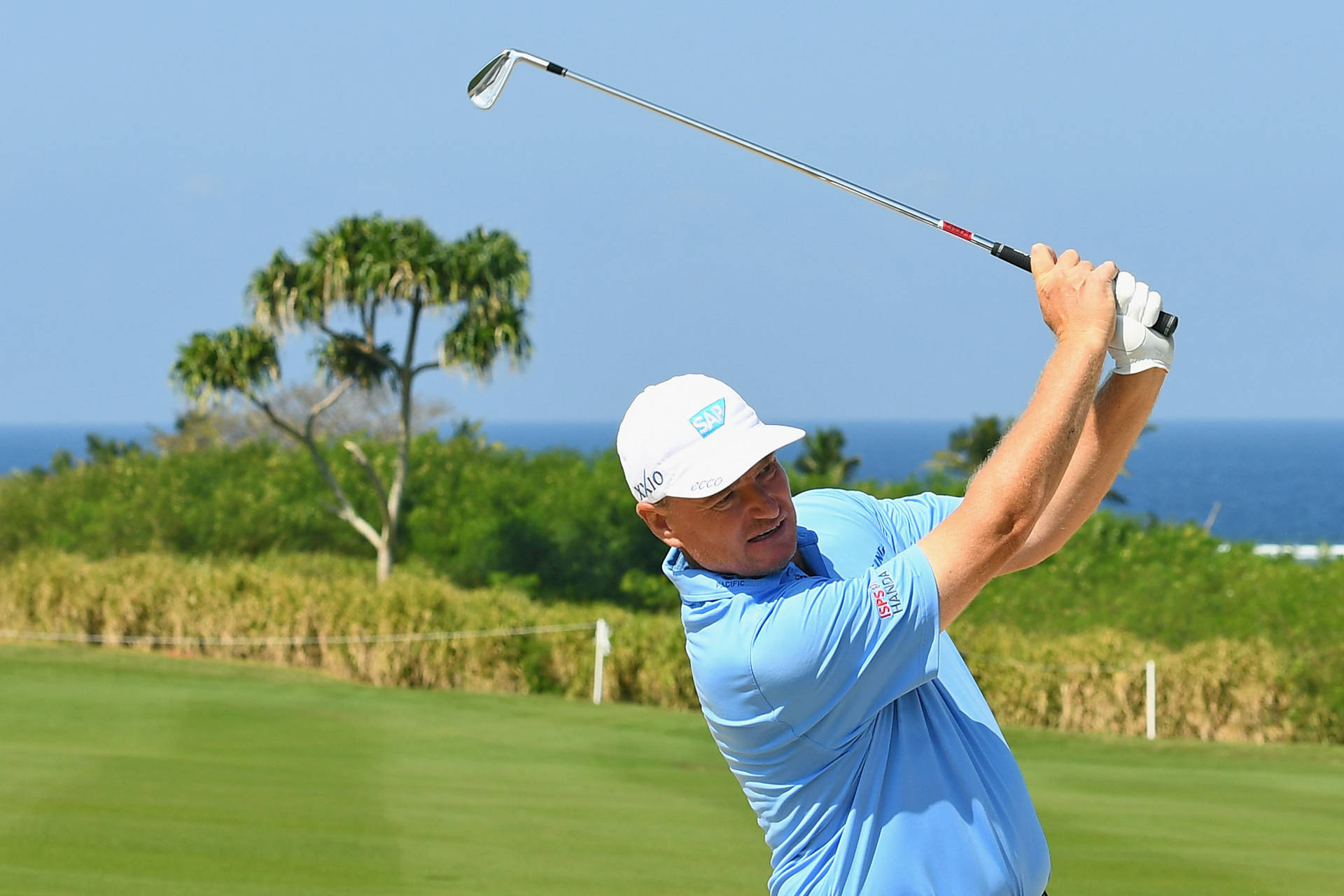 Ernie Els At A Golf Course Background