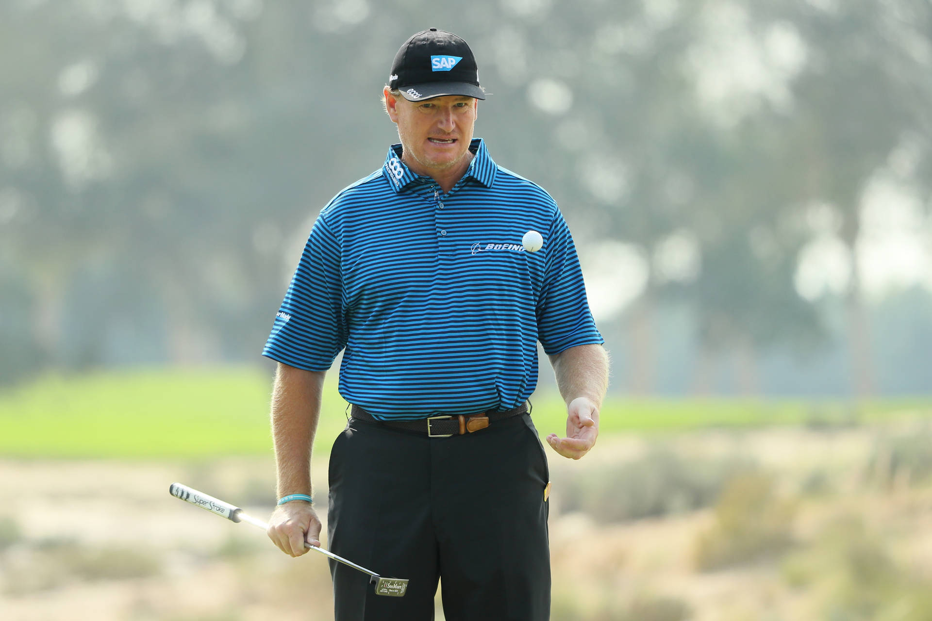 Ernie Els Holding A Golf Club Background