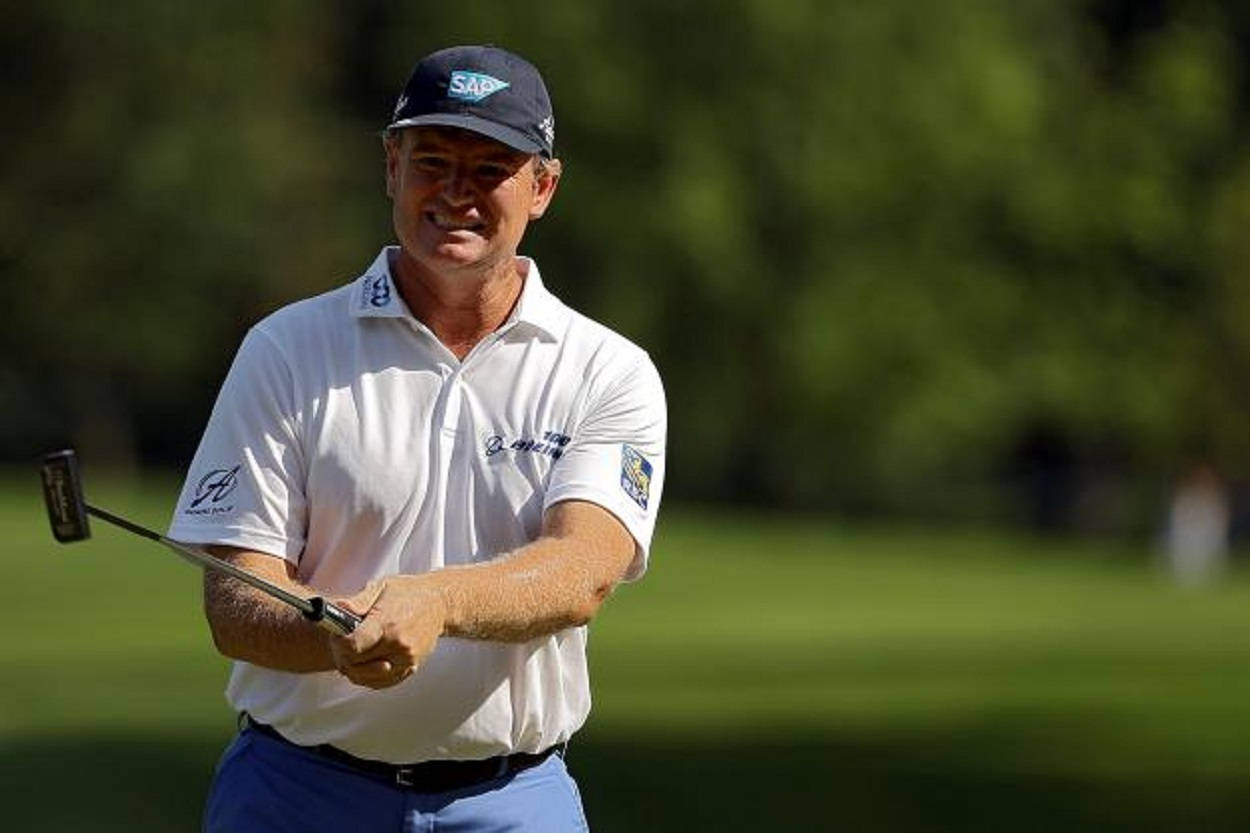 Ernie Els Holding Golf Club Background