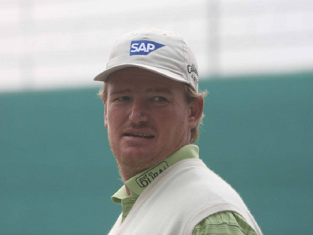 Ernie Els Looking Over His Shoulder Background