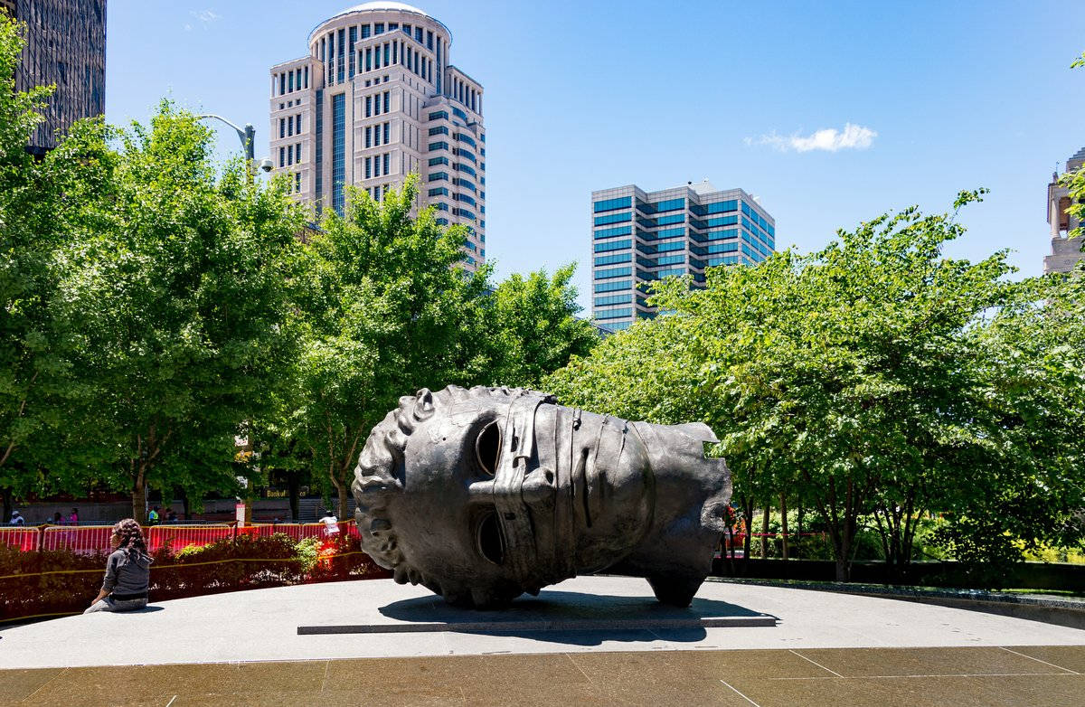 Eros Bendato Sculpture In St. Louis, Missouri Background