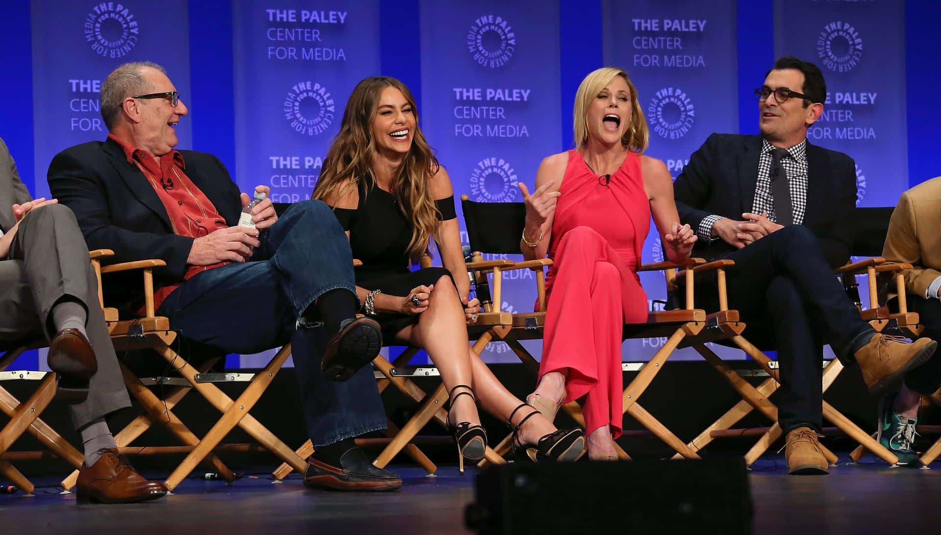Esteemed Actor Ed O'neill Sitting On A Wooden Bench