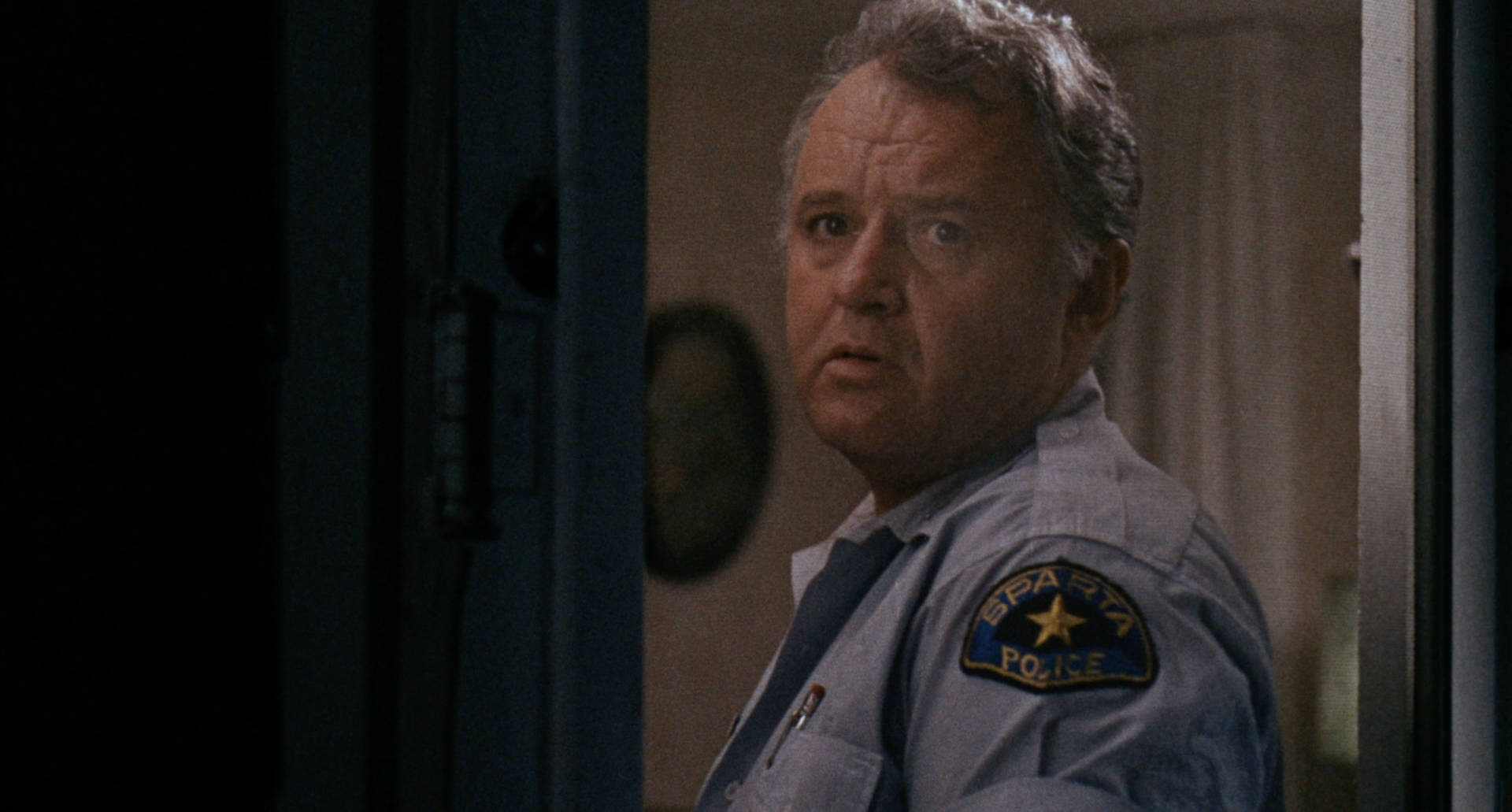 Esteemed American Actor Rod Steiger In Character As Chief Bill Gillespie. Background