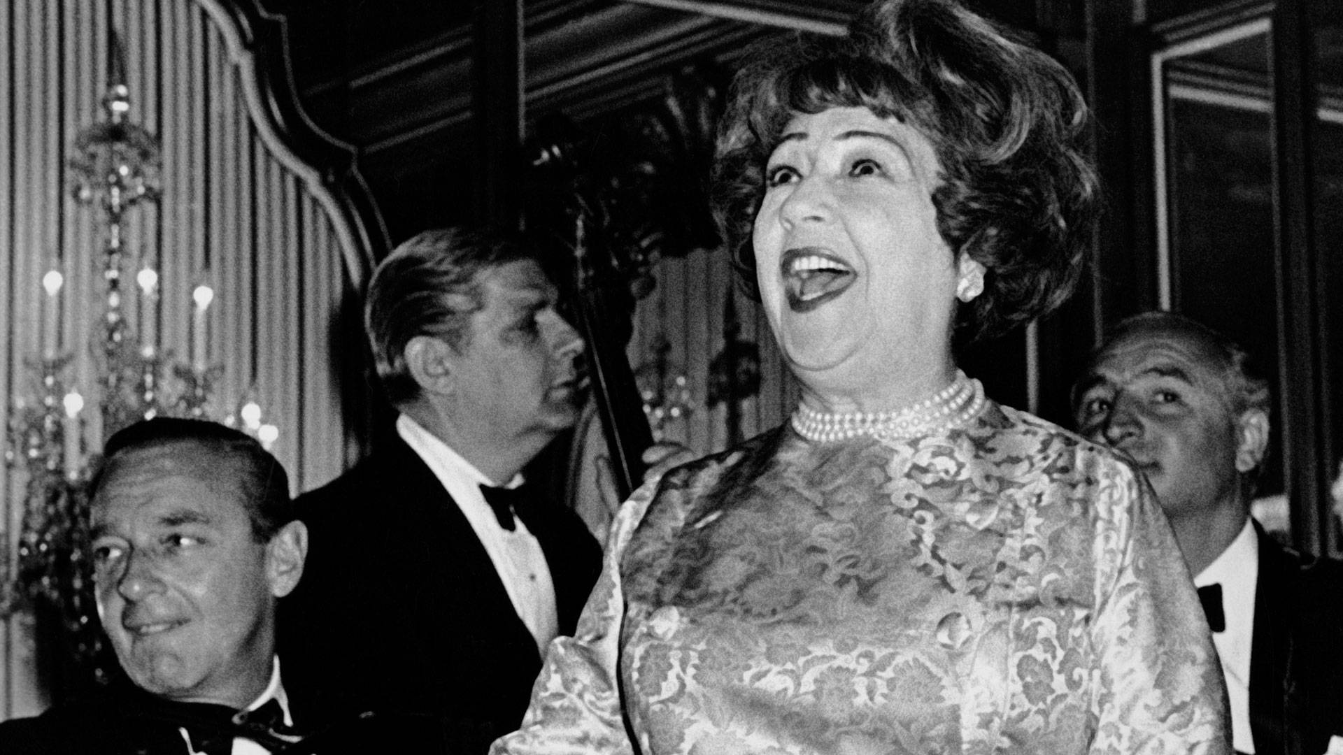 Ethel Merman Singing For The Crowd Background