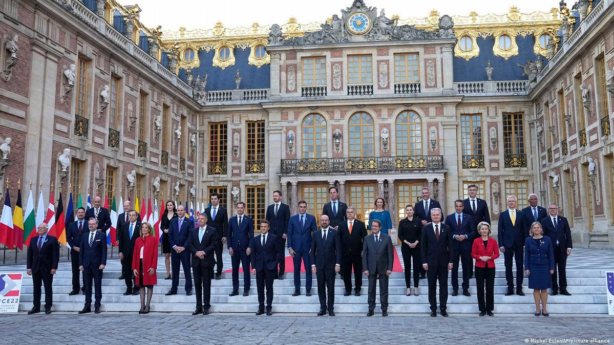 European Leaders Gather At Majestic Versailles Palace Background