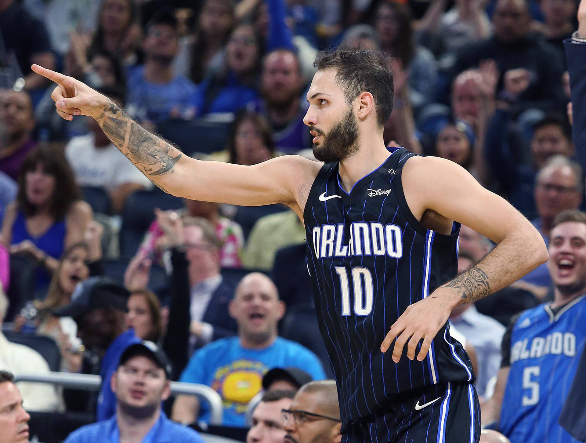 Evan Fournier Finger Point Against Sacramento Kings