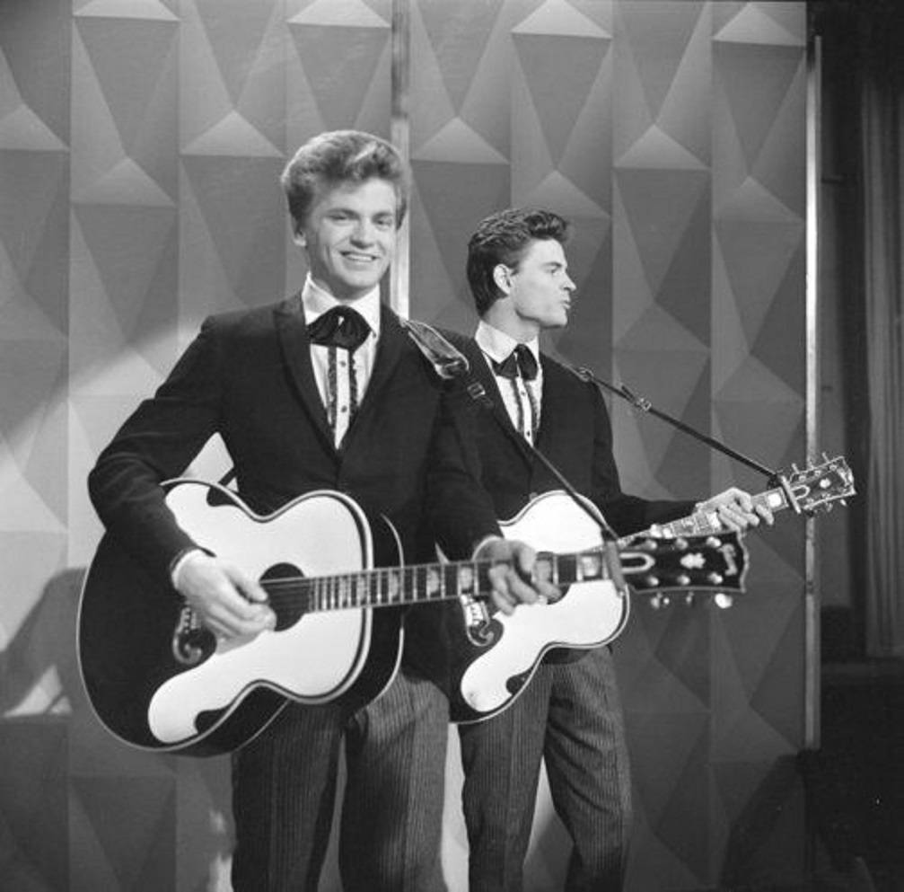 Everly Brothers Performing On Toast Of The Town Background