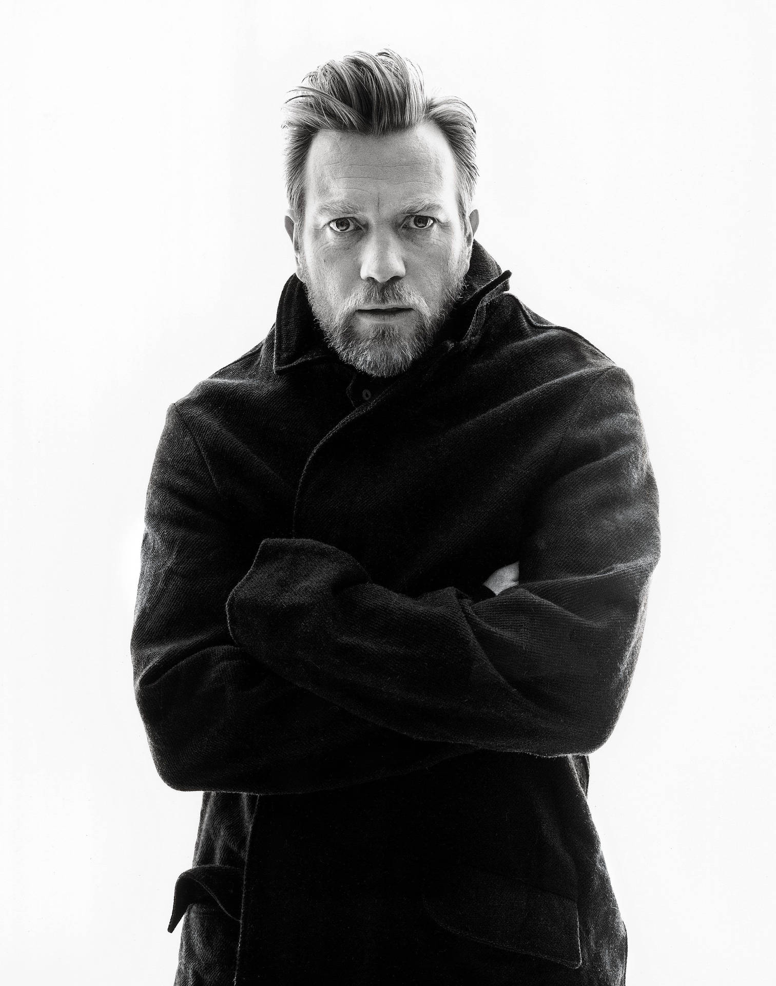 Ewan Mcgregor Crossed Arms Black And White Background