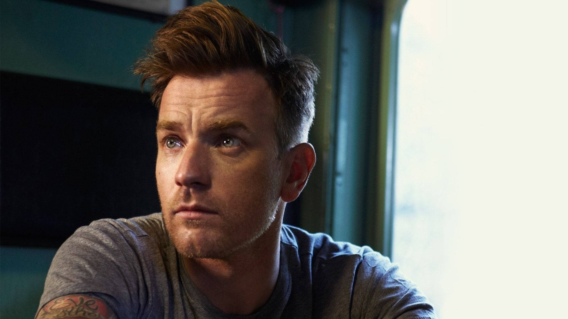 Ewan Mcgregor Listening Side Look Red Hair Background