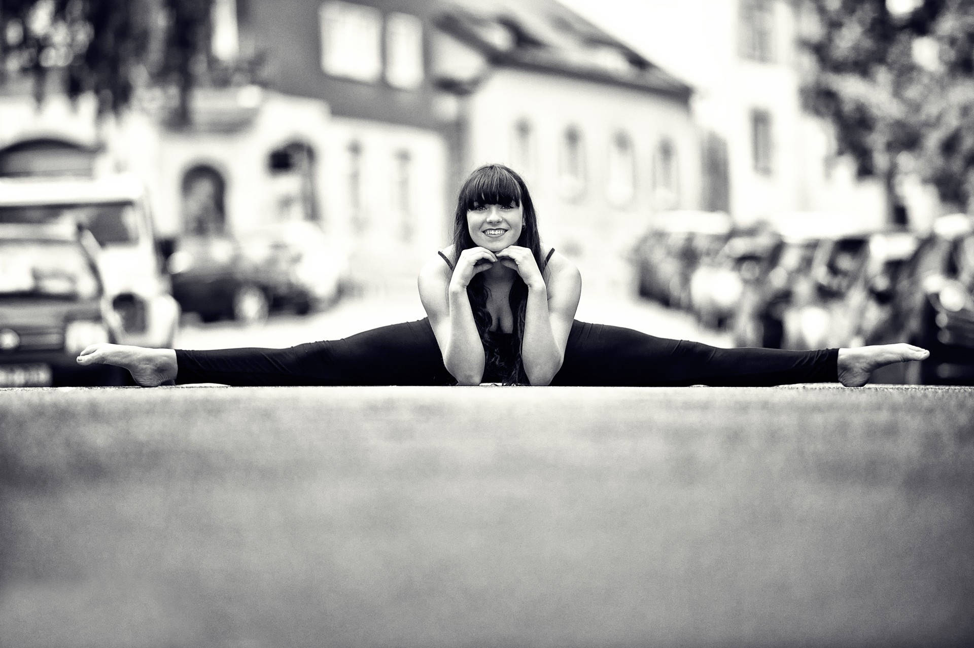 Exceptional Athlete Showcasing Flexibility Background