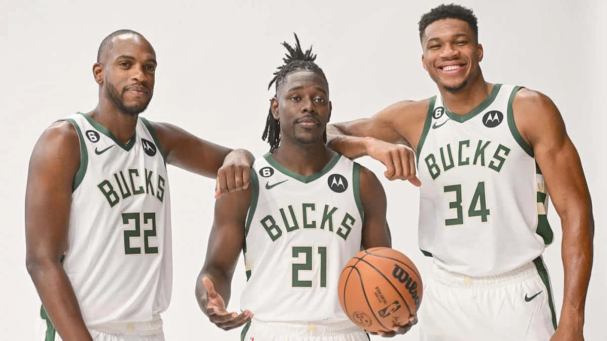 Experience A Game Day In Milwaukee With The Milwaukee Bucks Background