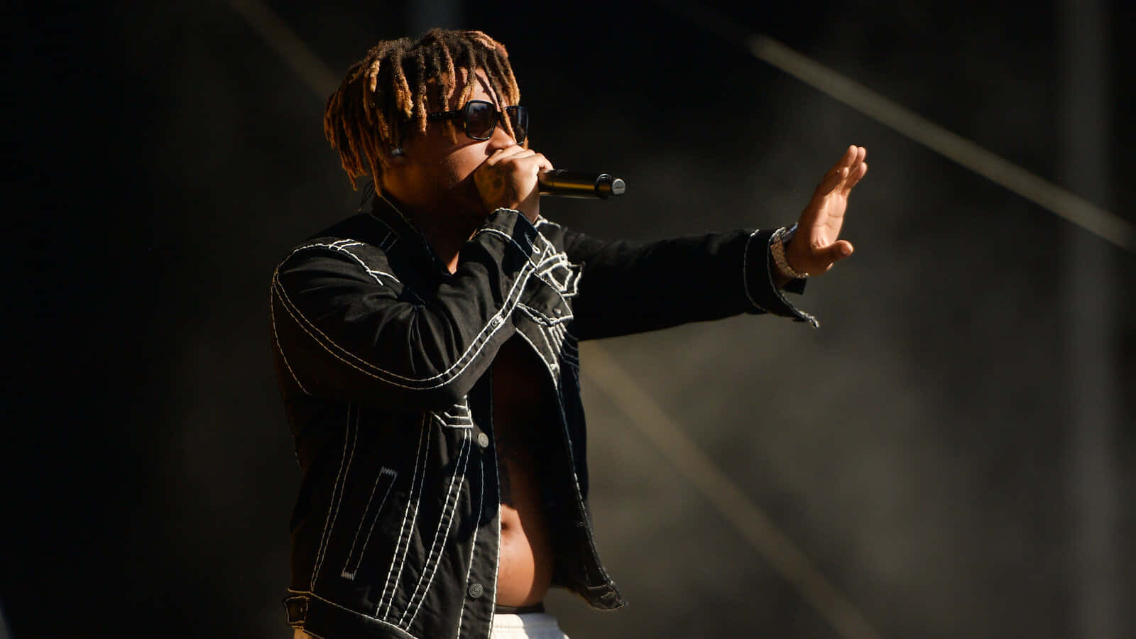 Experience Live Music With Juice Wrld. Background