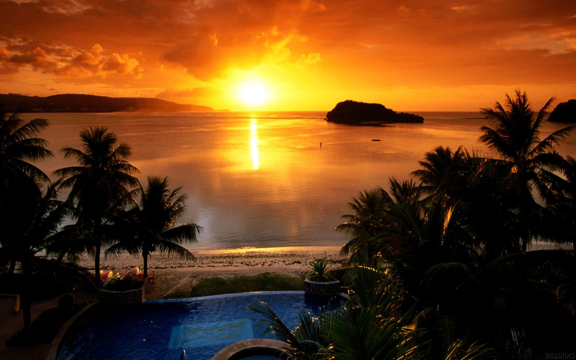 Experience The Beauty Of A Hawaiian Sunset Background