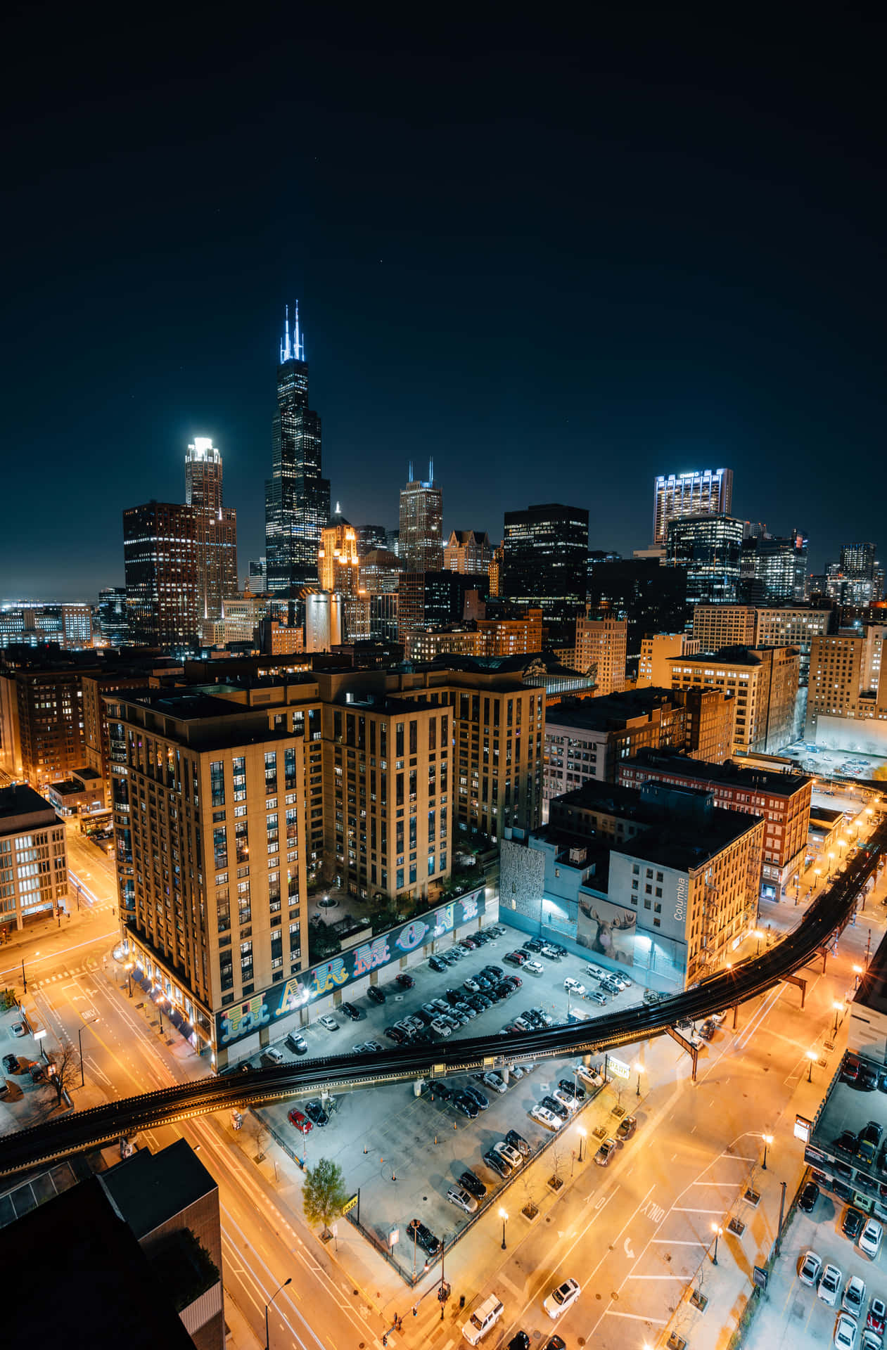 Experience The Bustling City Of Chicago By Night. Background