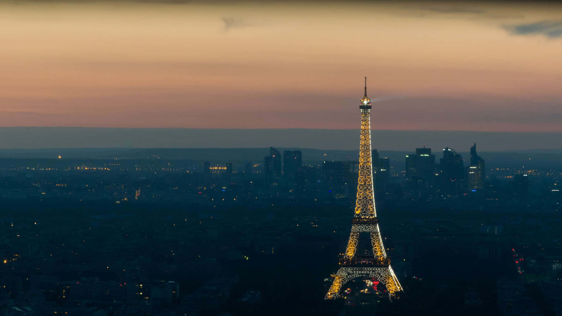 Experience The Cityscape Of Paris At Nightfall Background