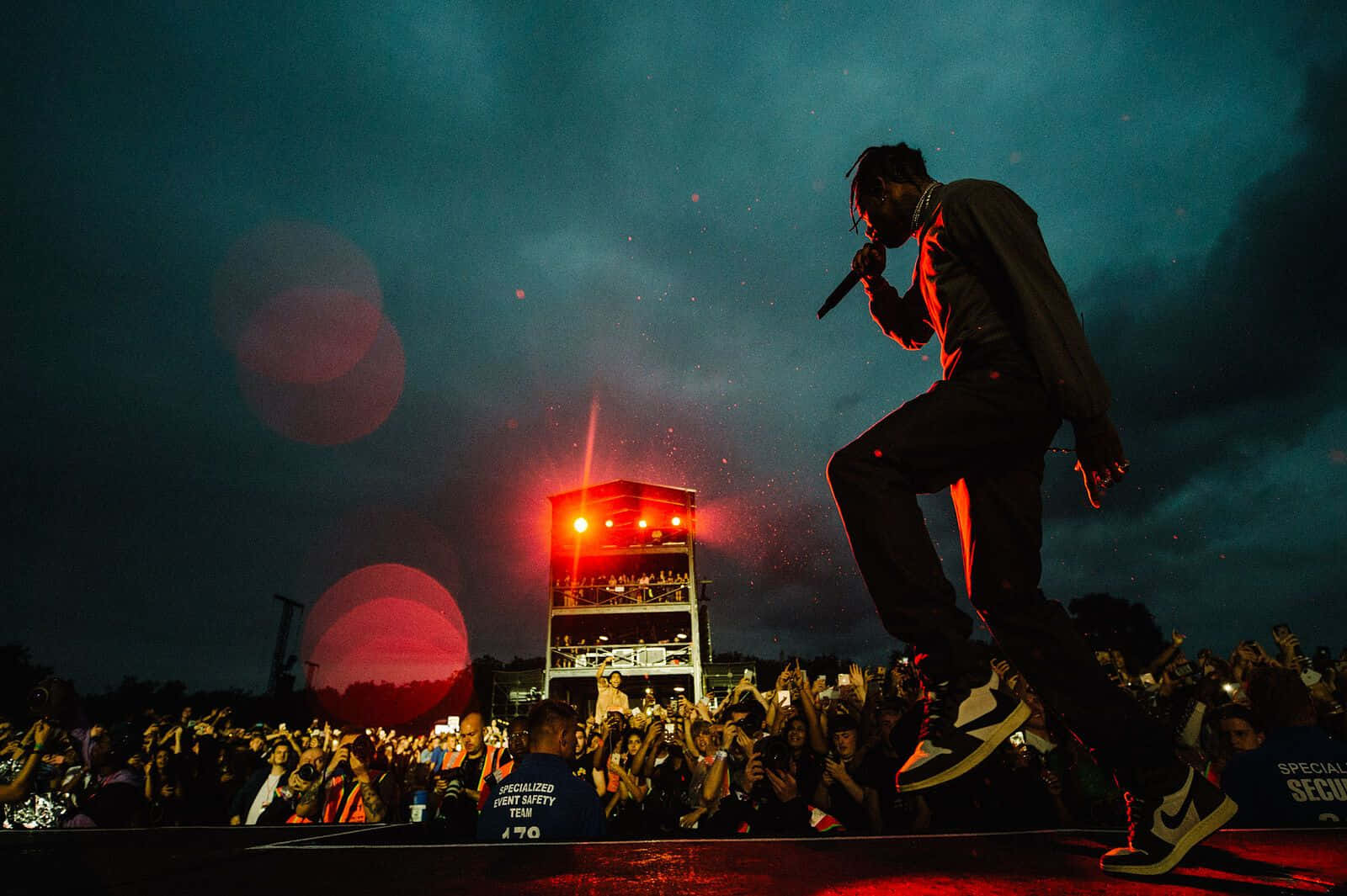 Experience The Electrifying Energy Of A Travis Scott Concert Background