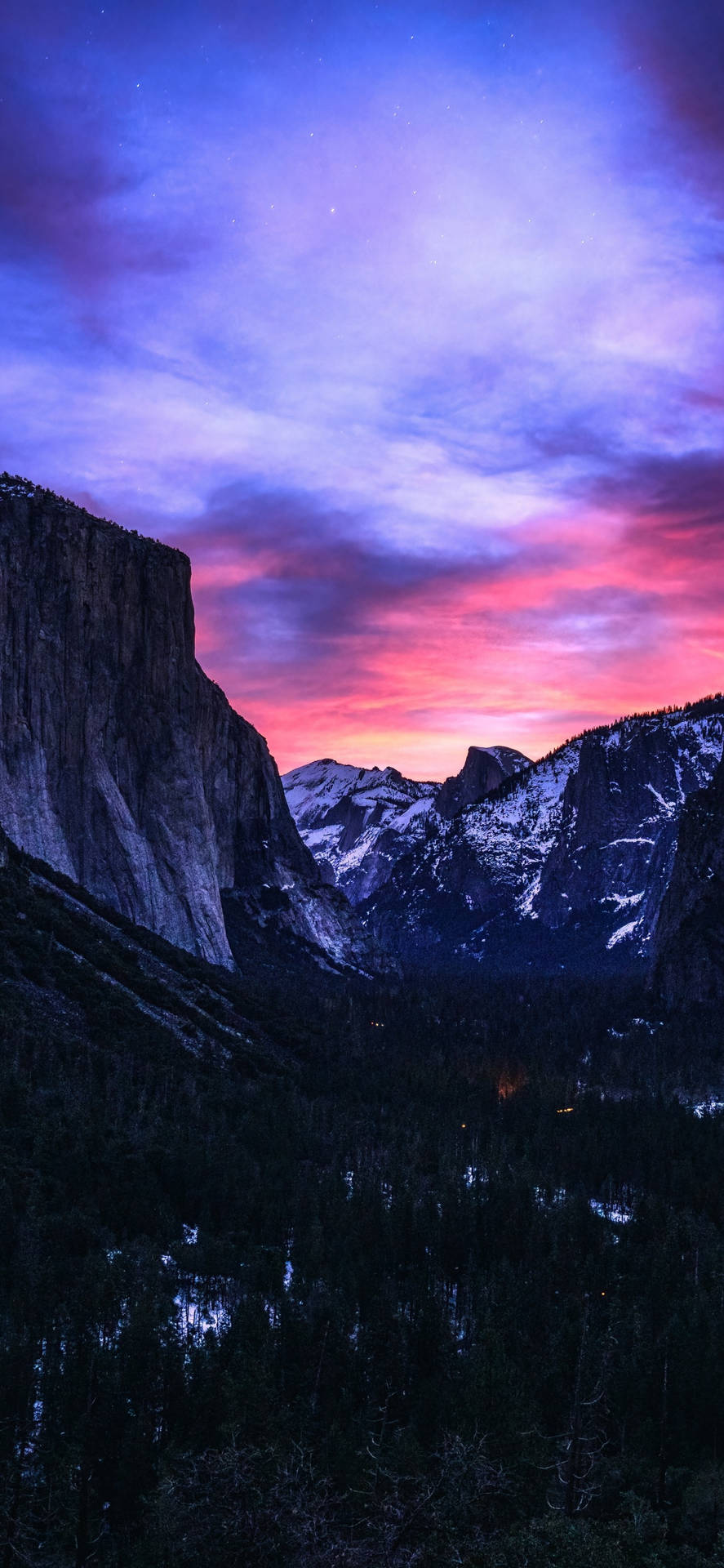 Experience The Incredible Beauty And Grandeur Of Yosemite National Park On Your Iphone Background