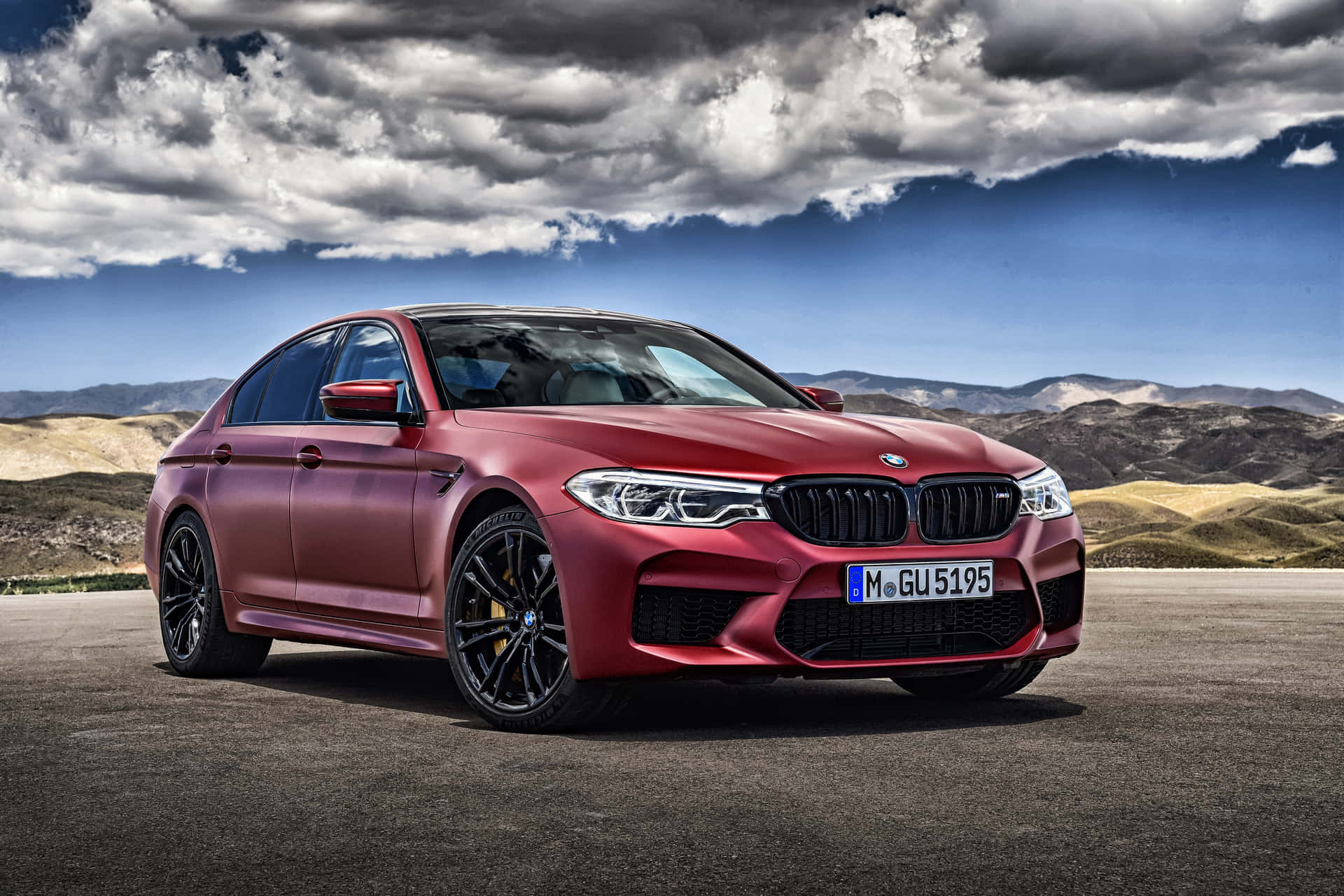 Experience The Luxurious Power Of The Bmw M5 Background