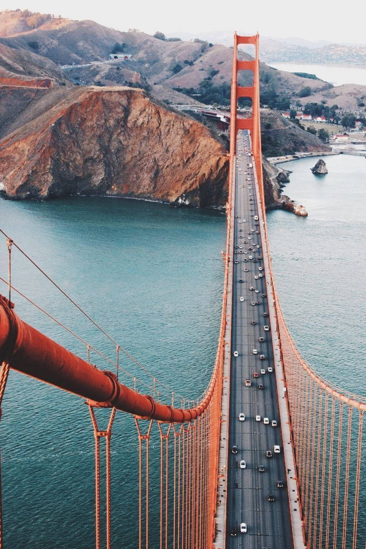Experience The Majestic Beauty Of The Golden Gate Bridge Background