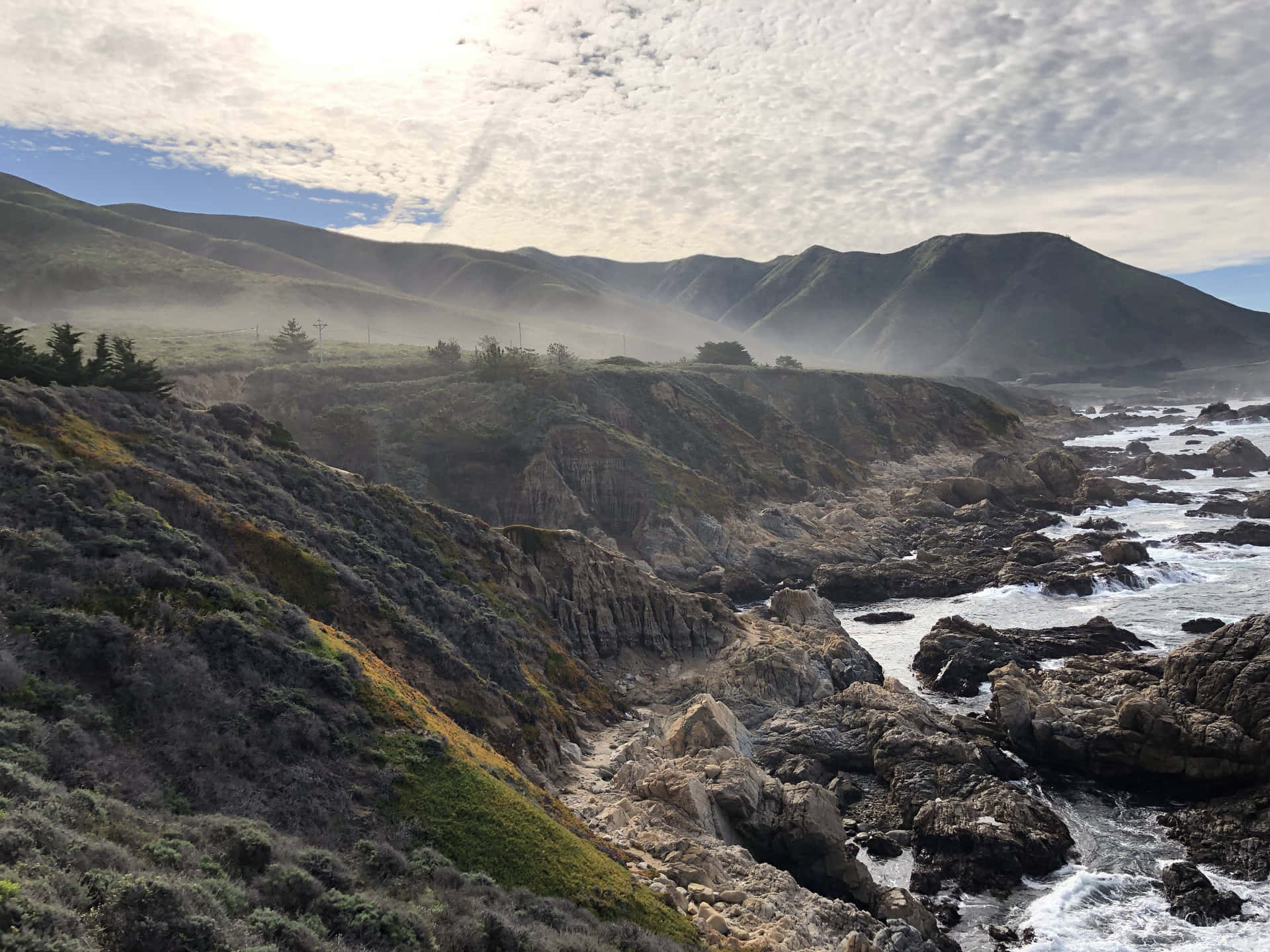 Experience The Majestic Views Of California's Mountains Background