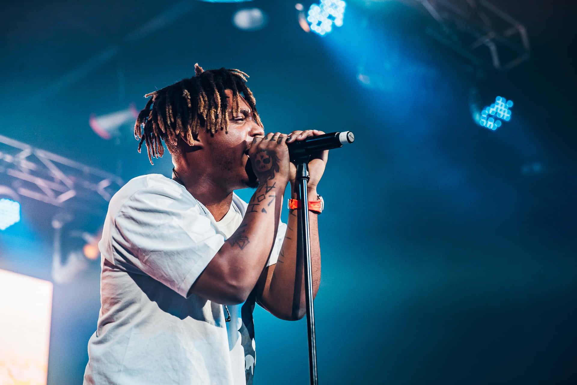 Experience The Pulsing Energy Of A Live Juice Wrld Concert Background