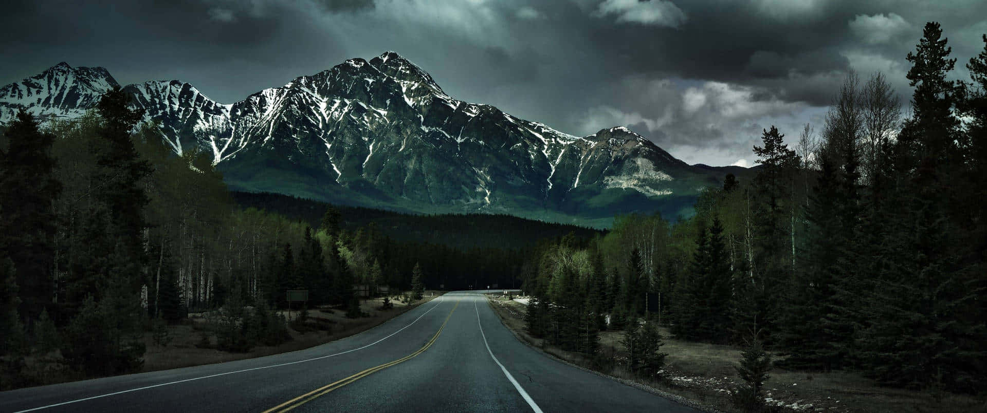 Experience True Color, Clarity And Resolution Of 4k On A 3440 X 1440 Screen Background