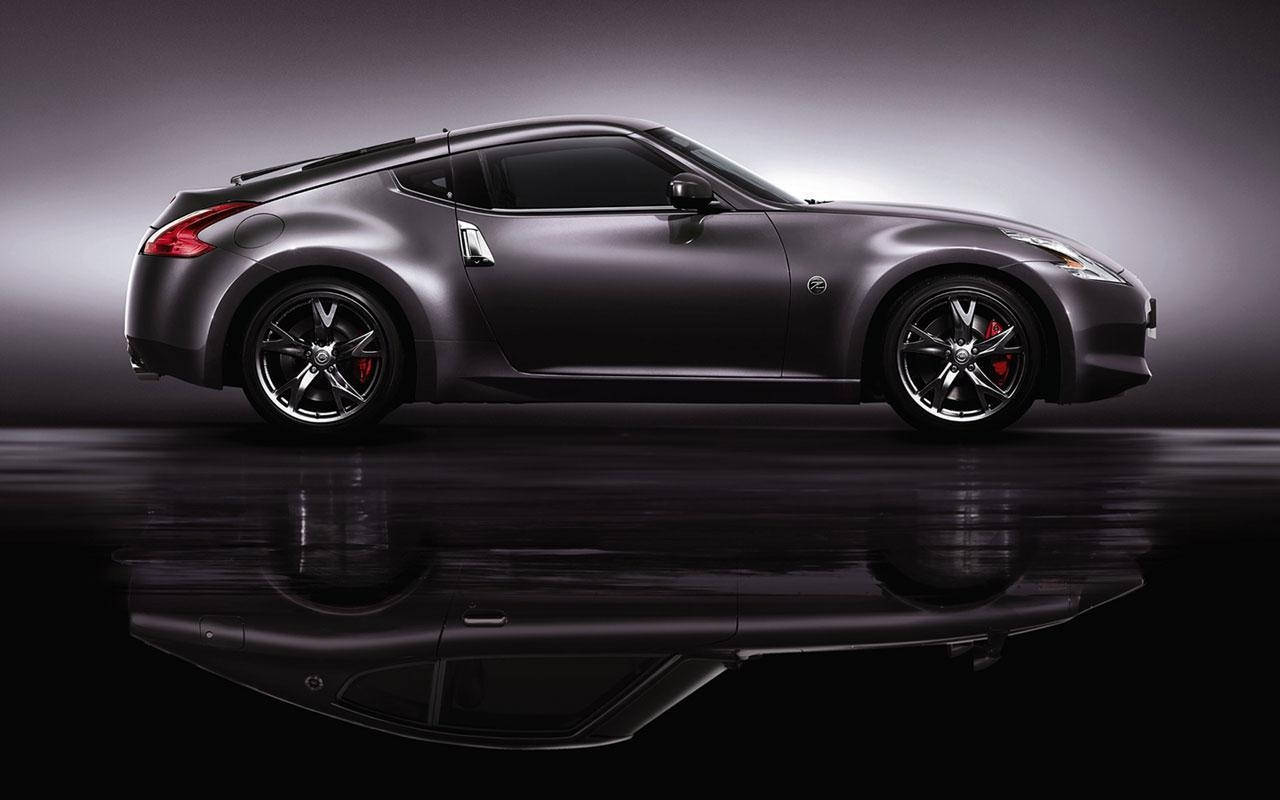 Experience Ultimate Freedom With The Nissan 350z Background