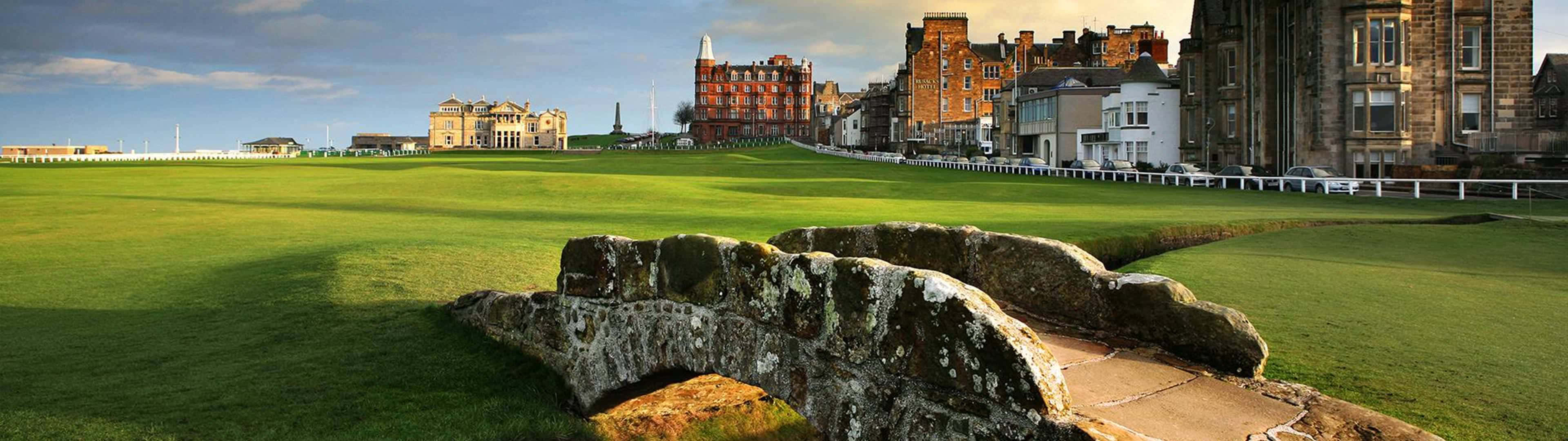 Experiencing The Beauty Of Golf On A Sunny Day Background